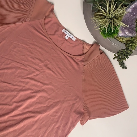 Blush Rose + Olive Pleated Short Sleeve not so basic Tee women’s medium shirt - Picture 4 of 5